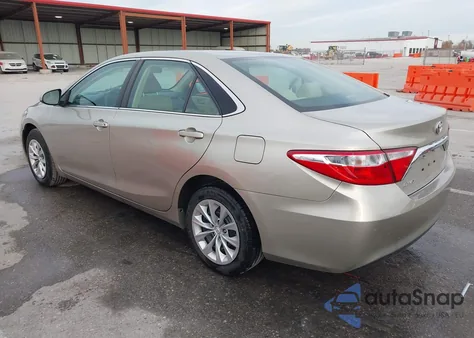 2016 Toyota Camry Le z USA, uszkodzony, nr VIN 4T1BF1FK8GU539664